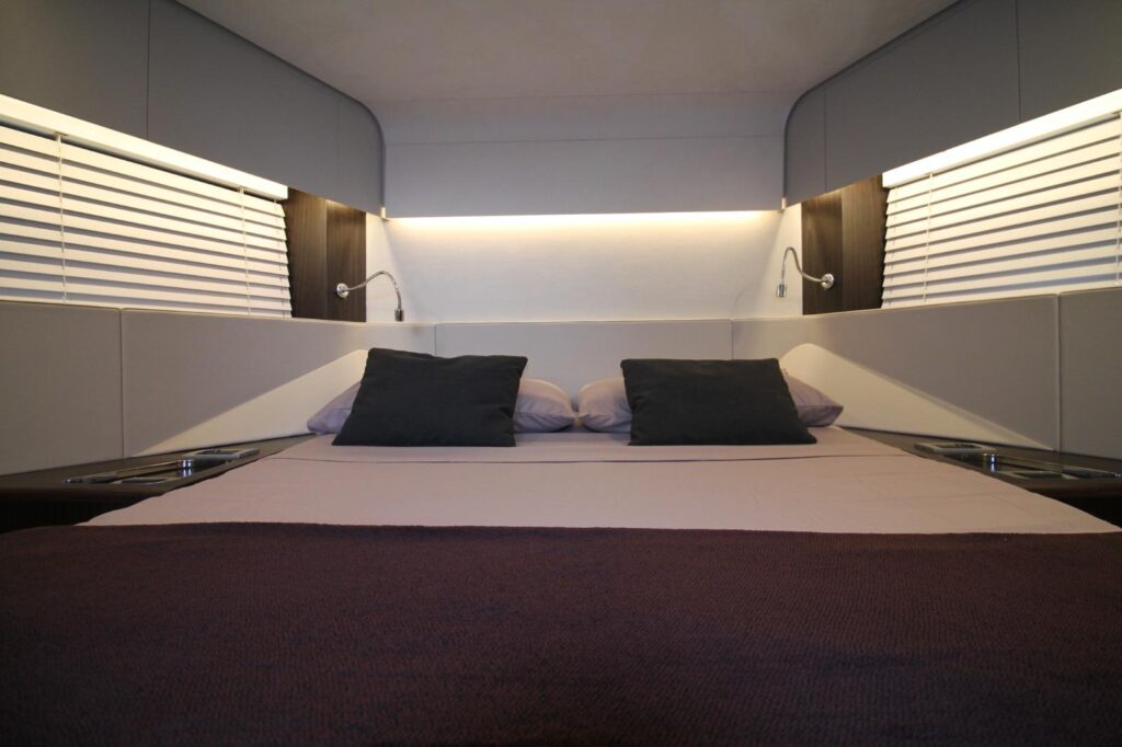 MUNSTAGO NAVETTA VOYAGER 46 DUAL WAVE - CABINA ARMATORE 02