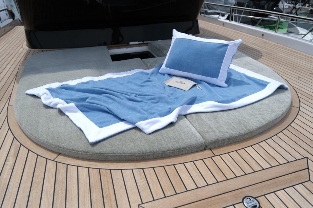 MUNSTAGO NAVETTA VOYAGER 46 DUAL WAVE - PRUA